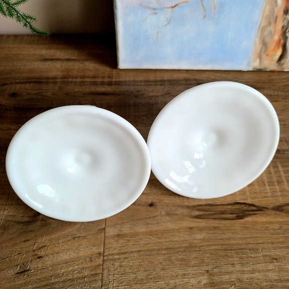 Set of 2 vintage Fenton hobnails milk glass candleholders/candlesticks. - Picture 5 of 7